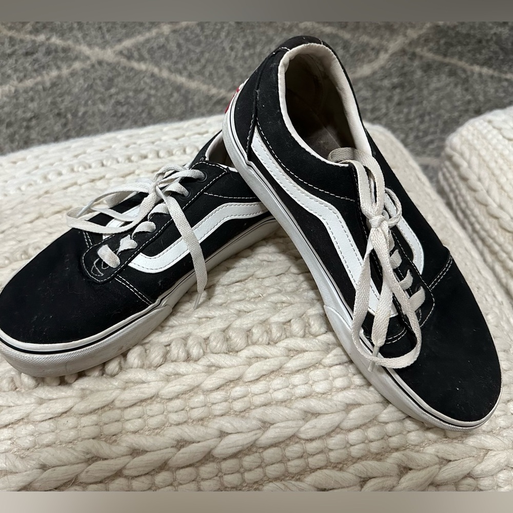 Black Vans women’s 9.0 short platform